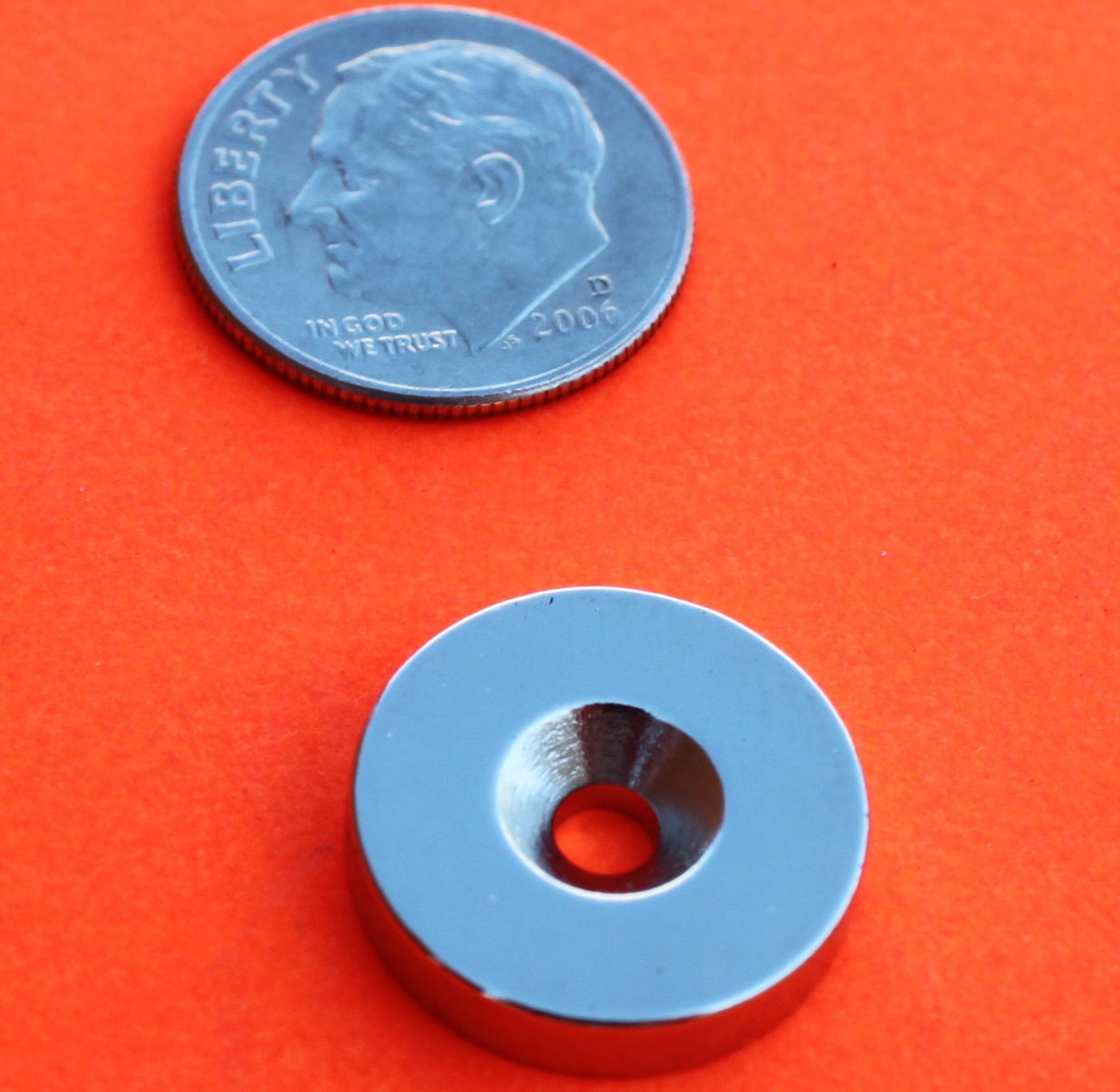 Pair of N/S 5/8 in x 1/8 in N42 Countersunk Hole Neodymium Magnets